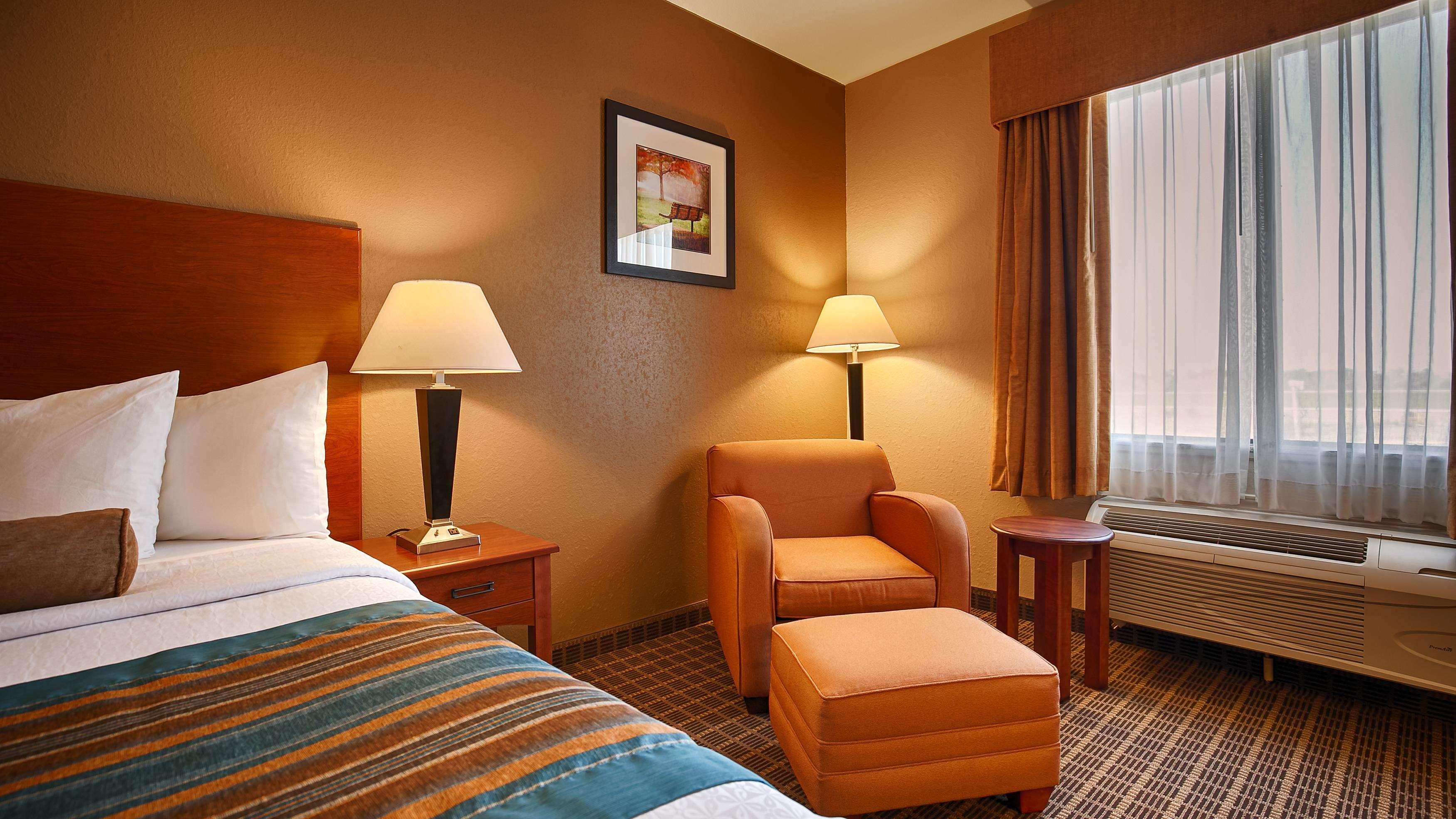 Best Western Orange Inn & Suites מראה חיצוני תמונה